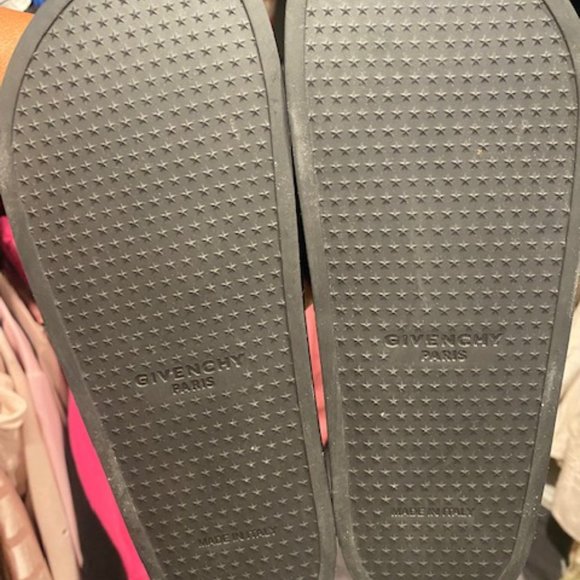 Givenchy - Picture 4 of 4